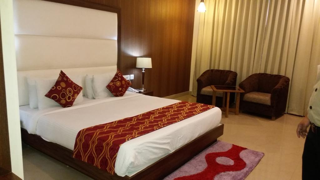Hotel Jsr Continental Дехрадун Номер фото