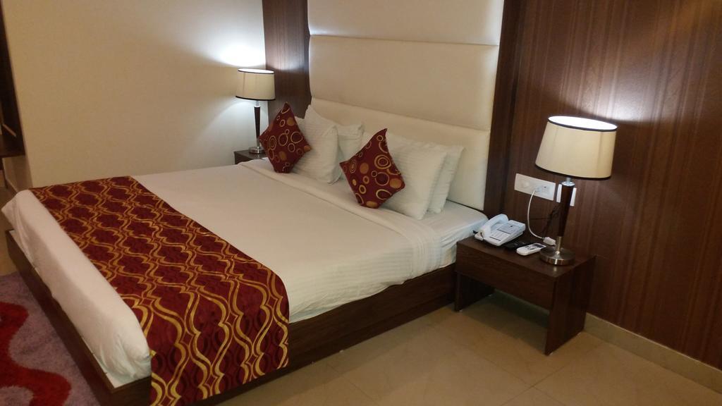 Hotel Jsr Continental Дехрадун Номер фото