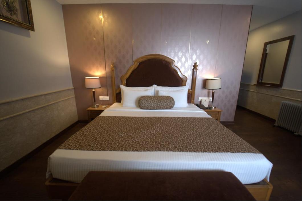 Hotel Jsr Continental Дехрадун Экстерьер фото