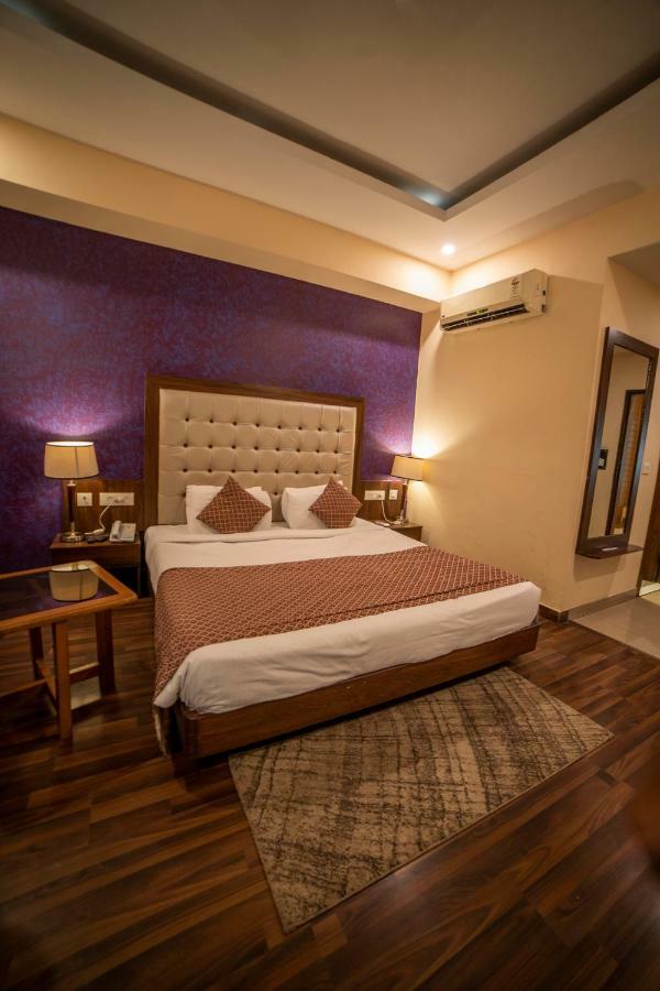 Hotel Jsr Continental Дехрадун Экстерьер фото