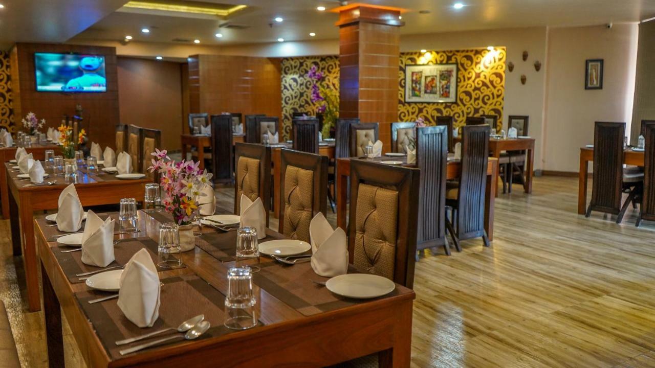 Hotel Jsr Continental Дехрадун Экстерьер фото