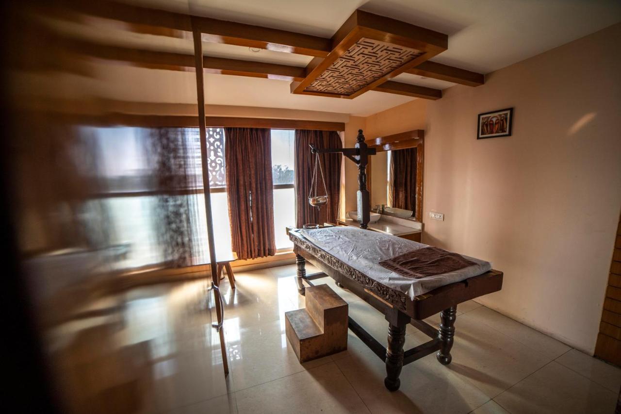 Hotel Jsr Continental Дехрадун Экстерьер фото